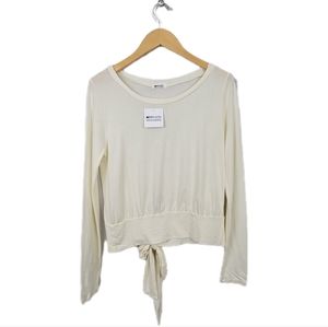 🆕️LA Made Longsleeve Back Keyhole Hem Top